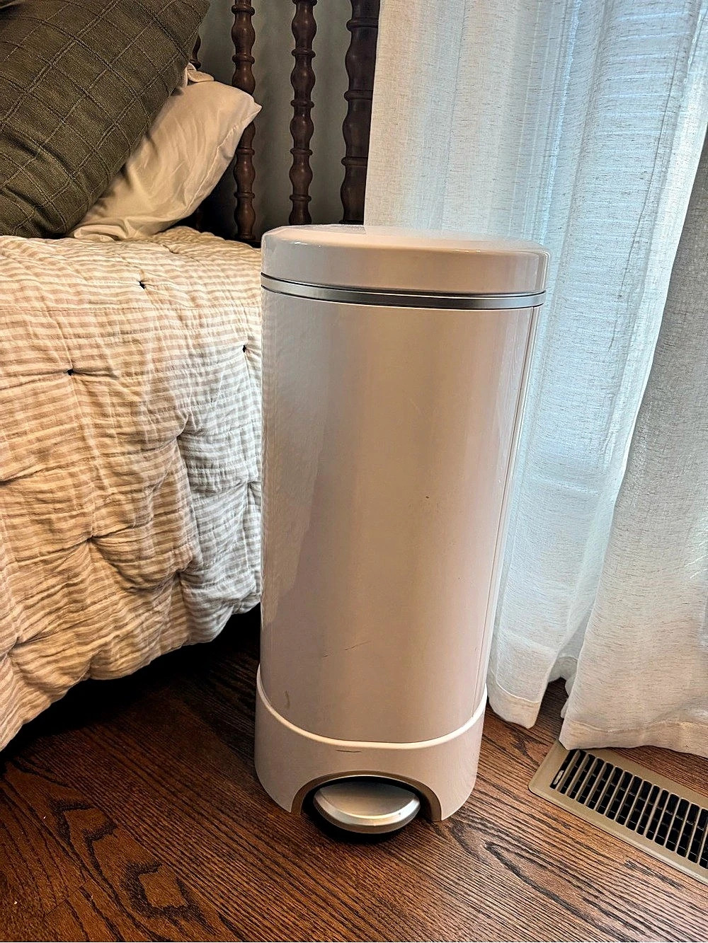 Munchkin Diaper Genie Diaper Pail and 2 Refill Rings